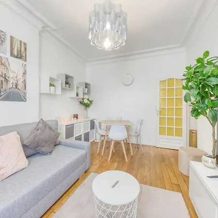 Apartment Le Parisien Chic- 4 Min Metro Le Kremlin-Bicetre